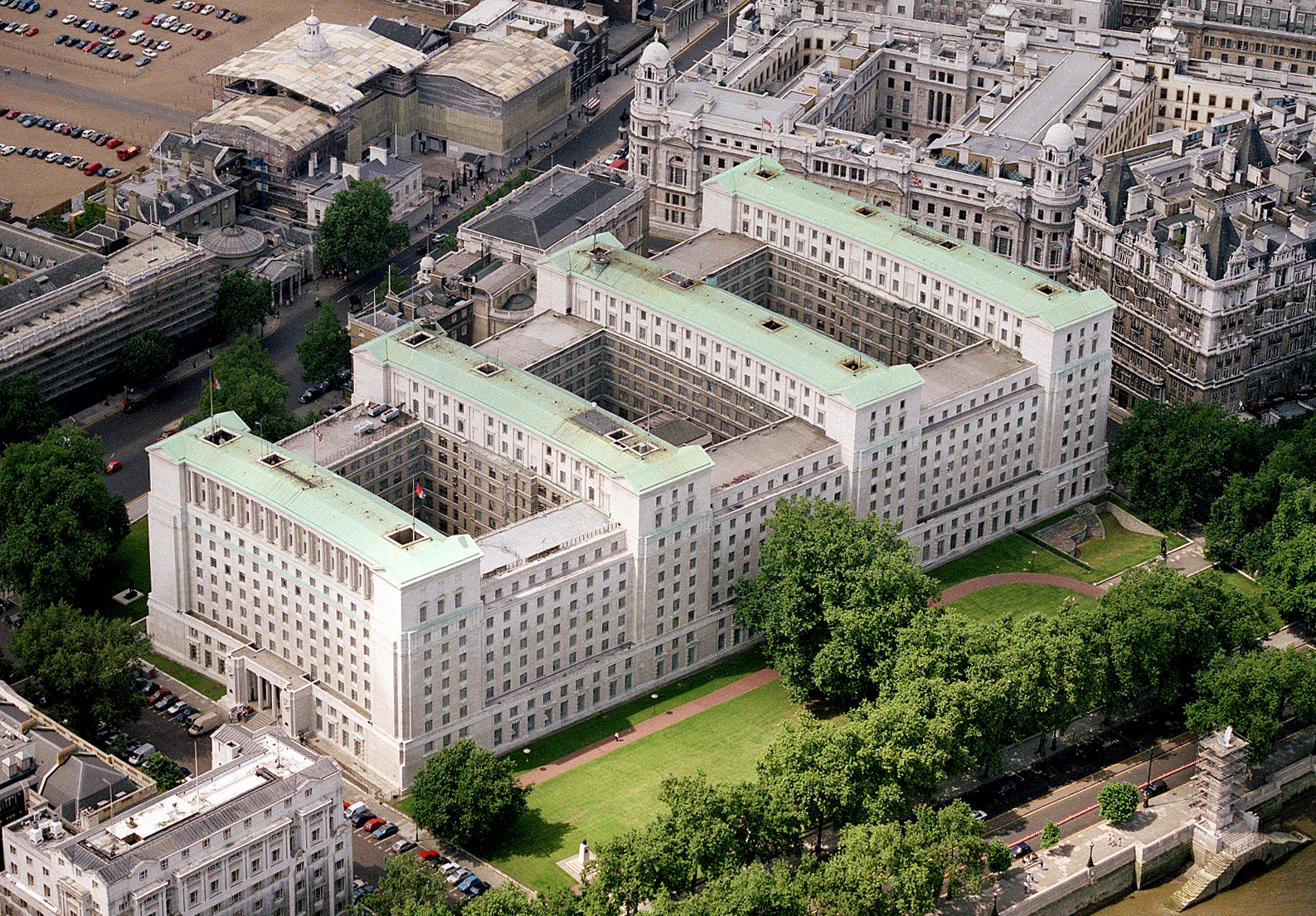 Ministry of Defence signs IBM to £30m deal to support civilian IT systems